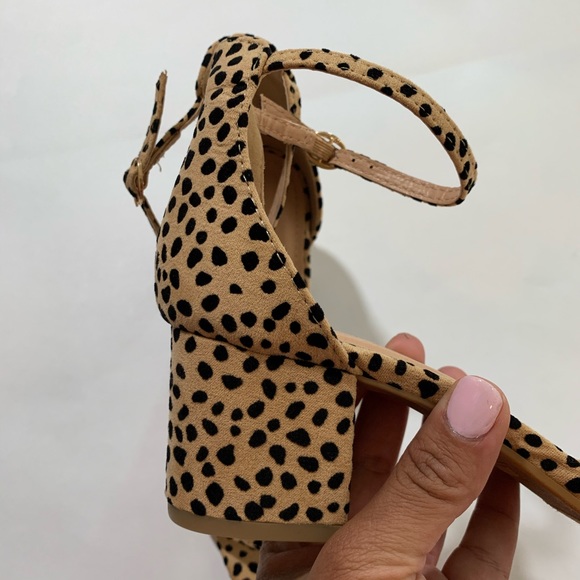 NEW PolkaDot Low Heel Ankle Strap Block Heel TAN Sandals - Picture 5 of 7